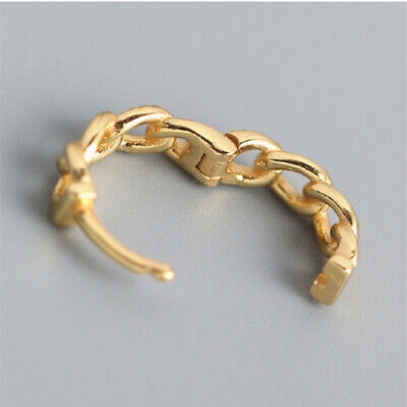 NWT 18K GOLD PLATED HOOP EARRINGS - Picture 2 of 5